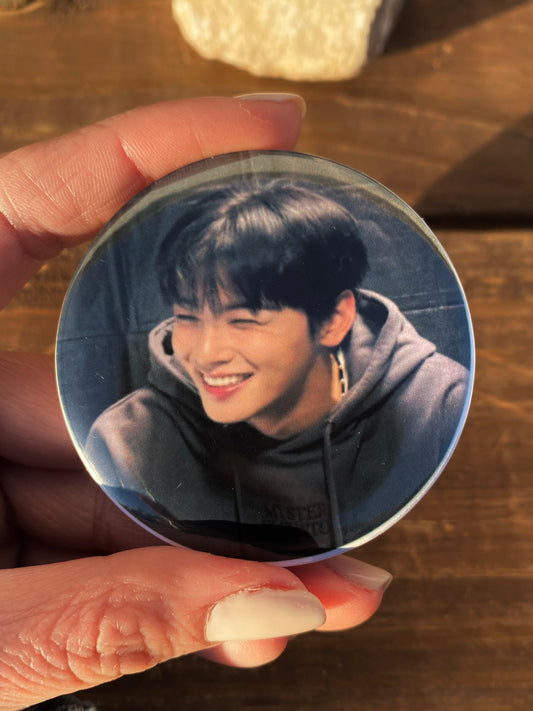 (OOPSIE!) Cha Eun-woo button pin